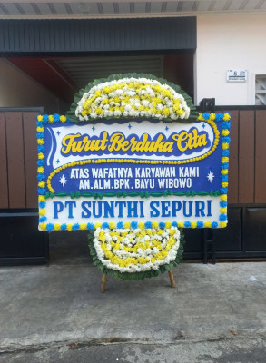 Papan Bunga Duka di Sumobito