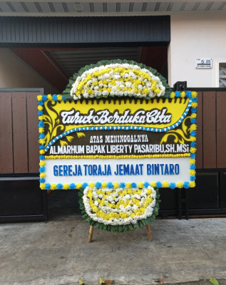 Papan Bunga Duka di Sumobito