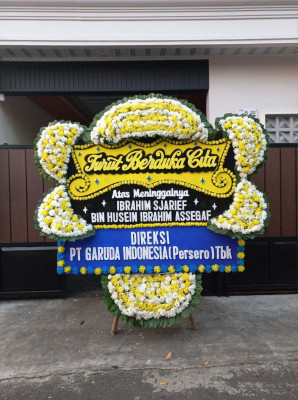 Papan Bunga Duka di Sumobito