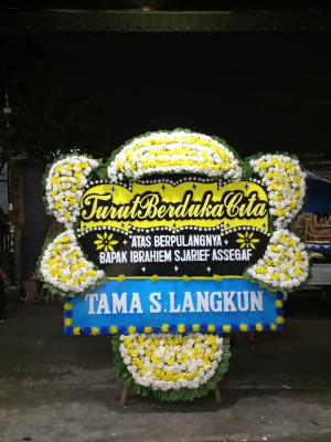 Papan Bunga Duka di Sumobito
