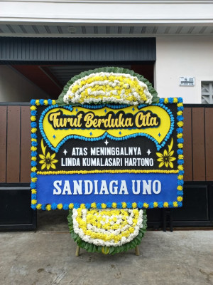 Papan Bunga Duka di Sumobito